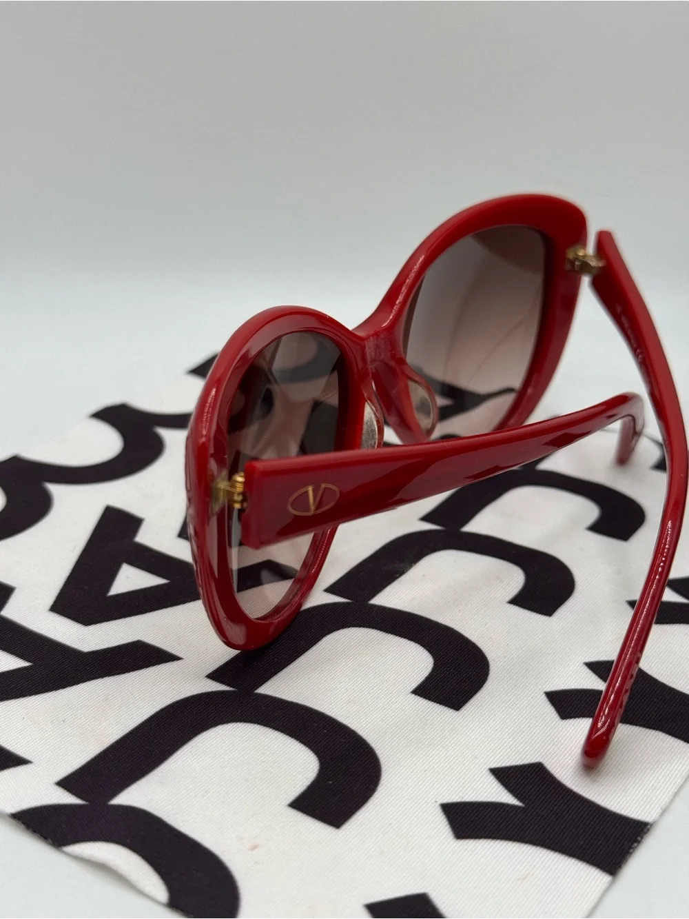Valentino V617S Red Cat-Eye Women’s Sunglasses Floral Sculpting Italy Rare Pair